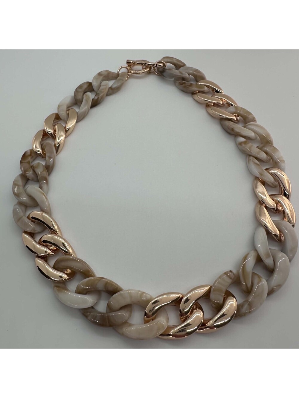 Chunky Cream Marbled Resin Gold Tone Chain Link Statement Necklace Toggle EUC